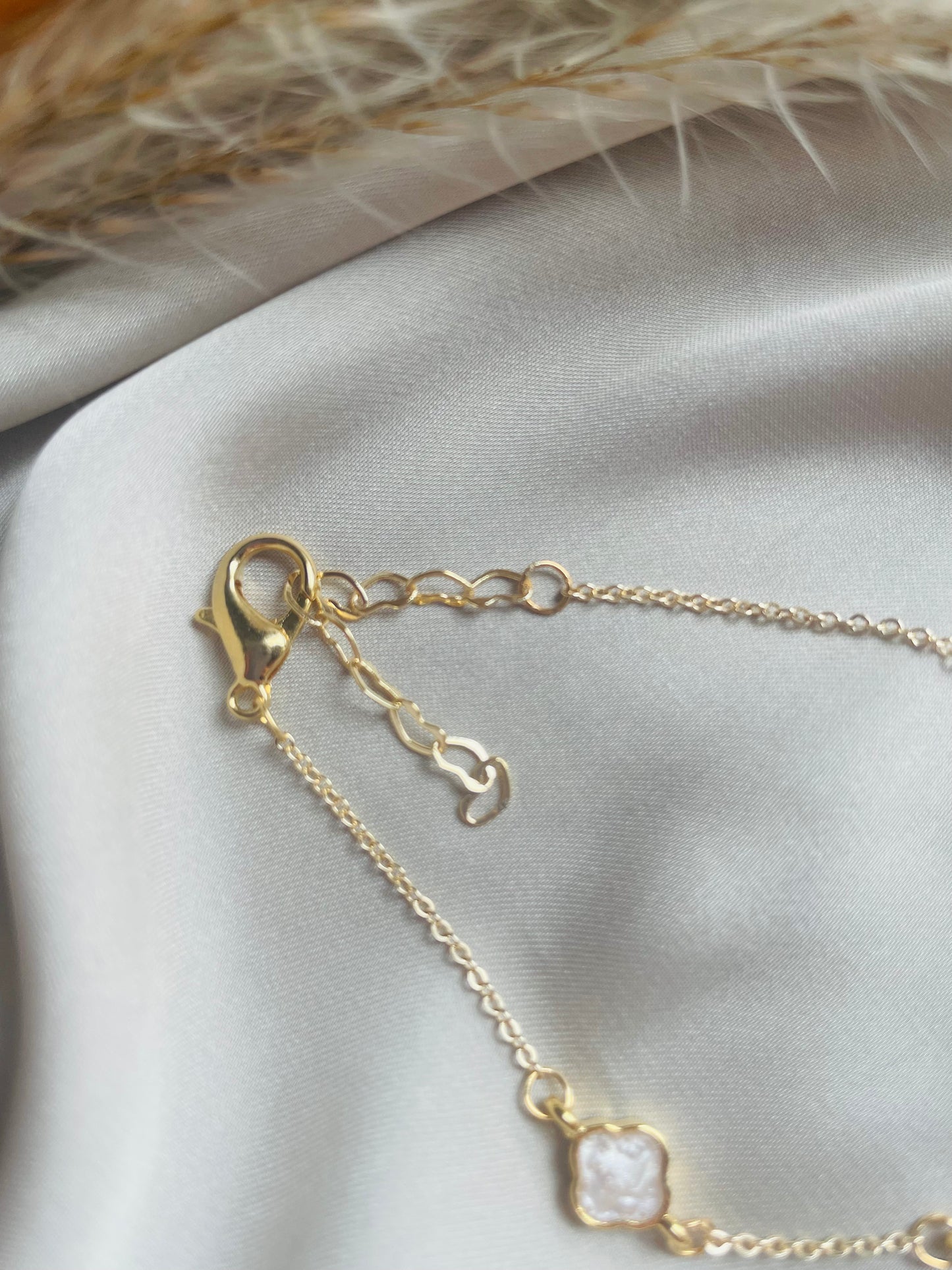 Clover charm bracelet π