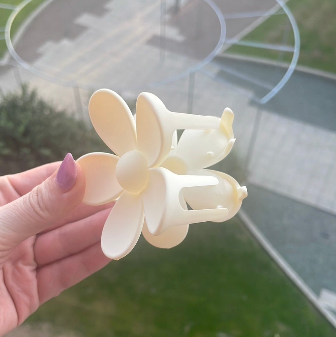 Flower hair clamp