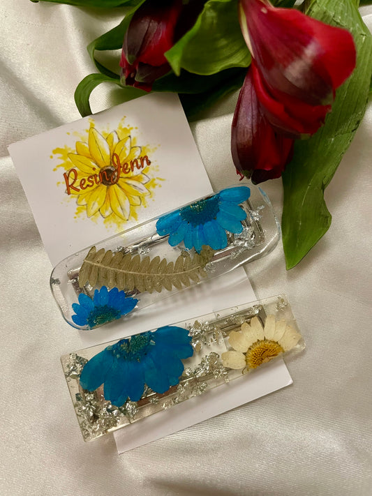 Set of dried flower hair clips
