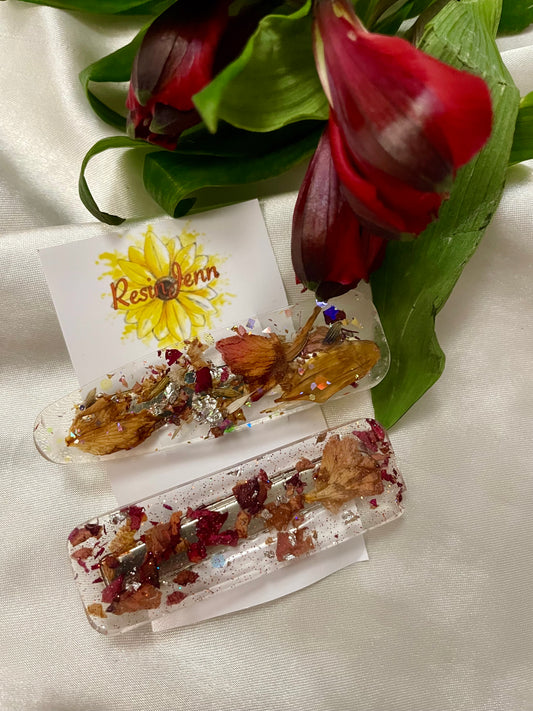 Set of dried flower hair clips