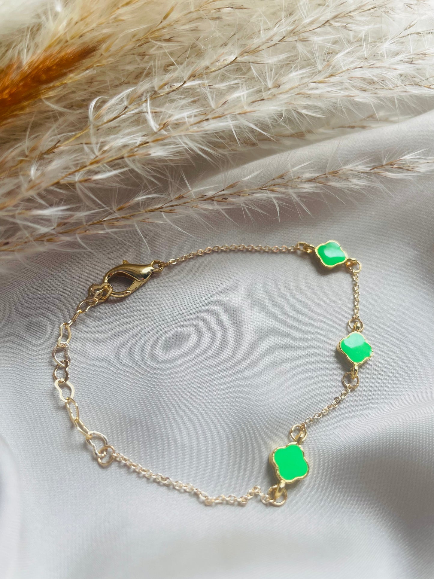 Clover charm bracelet 🍀